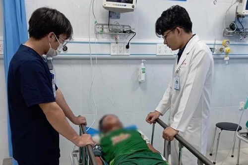 Ngậm thuốc ho, cầu thủ trẻ HAGL bị sốc phản vệ