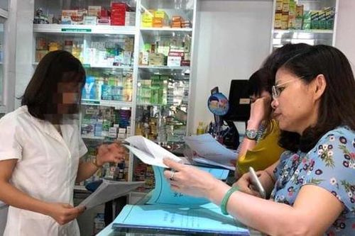 Xử phạt nhiều nhà thuốc, phòng khám tại quận Hai Bà Trưng vì không niêm yết giá