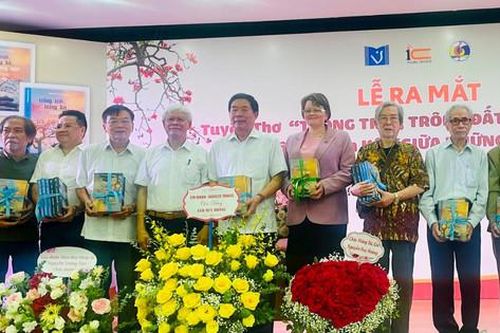 Ra mắt tuyển thơ và tập truyện ký của nhà văn Nguyễn Huy Hoàng