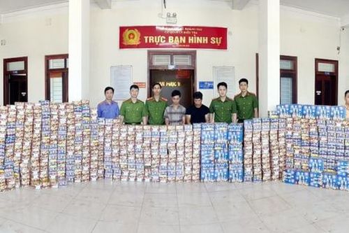 Bắt 2 đối tượng vận chuyển 1,4 tấn pháo hoa
