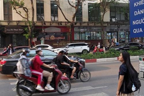 Đèn 'xin đường' cho người đi bộ: Có cũng như không