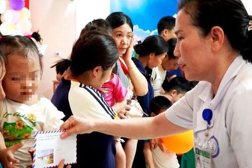 Những suất quà ý nghĩa đến với trẻ tự kỷ