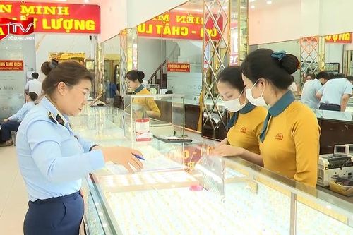 Đồng loạt kiểm tra nhiều cửa hàng kinh doanh vàng, bạc tại Hà Nội