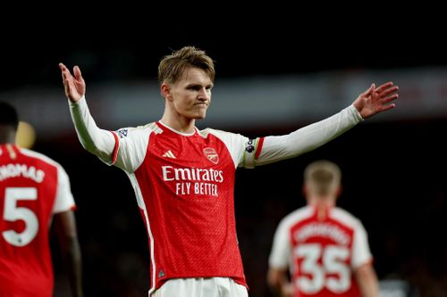 Thắng dễ Luton, Arsenal vươn lên số một trên BXH Premier League