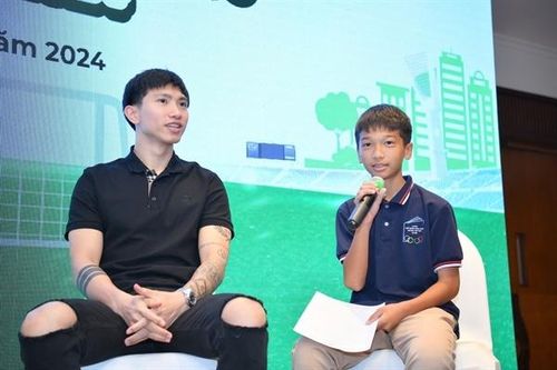 Văn Hậu muốn truyền 'lửa' bóng đá cho các cầu thủ dự Giải U9 toàn quốc