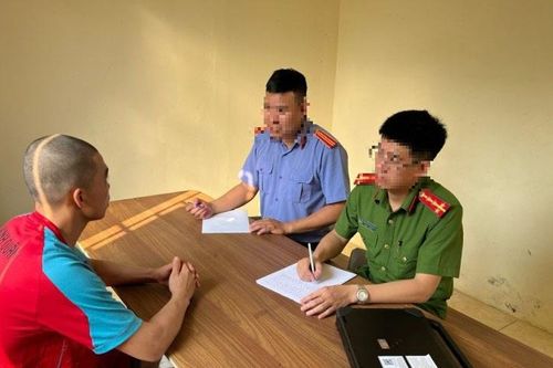 Khởi tố đối tượng vờ hỏi thăm đường rồi dâm ô nữ sinh