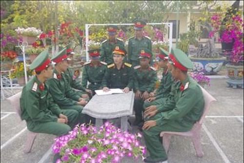 Gần gũi, sẻ chia với bộ đội