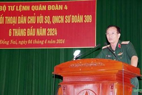 Bộ tư lệnh Quân đoàn 4 đối thoại dân chủ với sĩ quan Sư đoàn 309