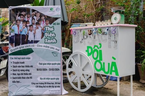 Nhóm sinh viên Báo chí - Truyền thông Huế mang 'Thư viện xanh' đến với học sinh