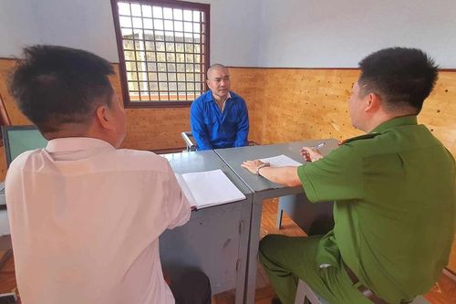Bắt đối tượng dùng súng bắn người chơi cờ tướng