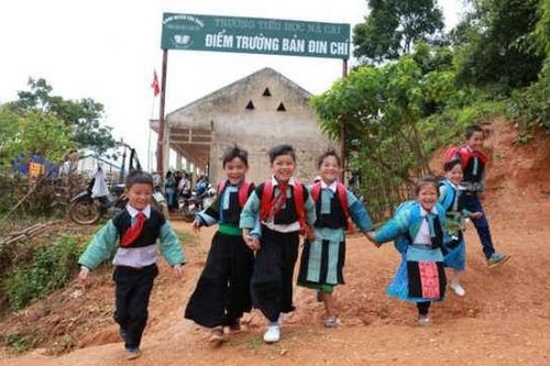Học sinh dân tộc thiểu số tại xã nông thôn mới có được miễn giảm học phí?