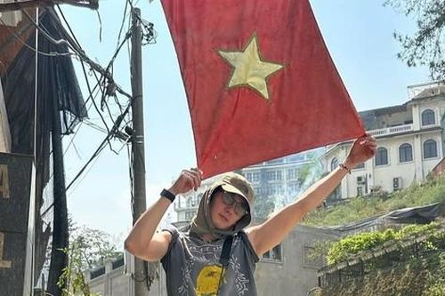 Ngôi sao Hàn Quốc khoe ảnh ở Sa Pa sau khi ăn phở, uống bia vỉa hè Hà Nội