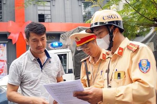 Hải Phòng mạnh tay xử lý tài xế đỗ xe dưới lòng đường, trên vỉa hè