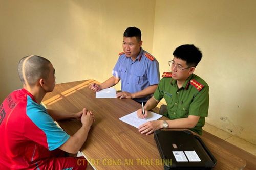 Vờ hỏi đường rồi giở trò sàm sỡ với nữ sinh