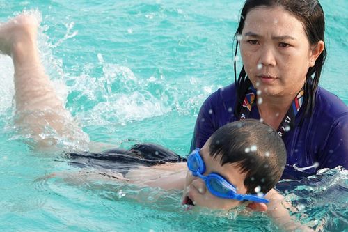 Cô giáo 8 năm làm điều đặc biệt cho hơn 1.500 học sinh 'mù bơi, sợ nước'