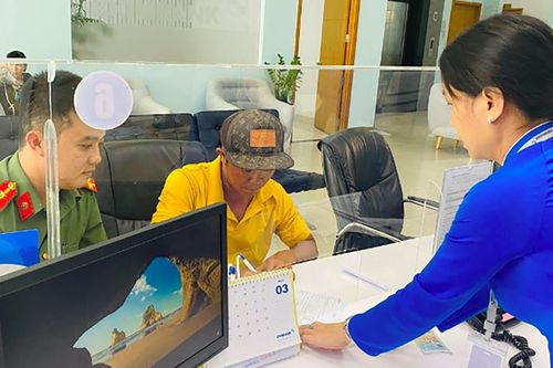Trả lại hơn 400 triệu đồng chuyển khoản nhầm