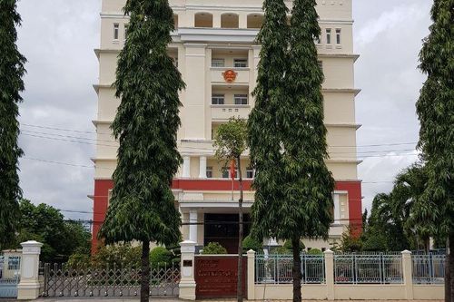 Nhiều chủ doanh nghiệp bị tạm hoãn xuất cảnh do nợ thuế