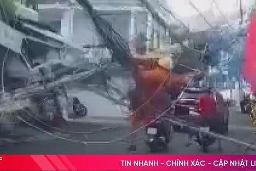 Gãy cột điện, một công nhân may mắn thoát chết trong gang tấc