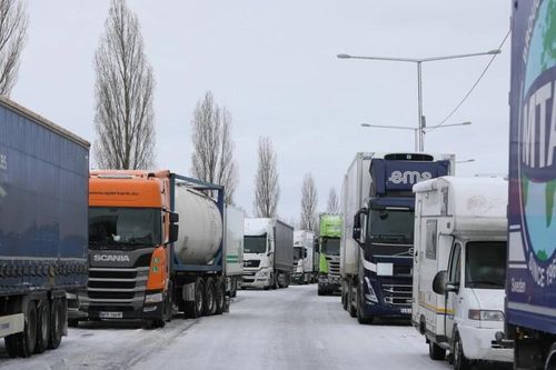 Bão tuyết 'tấn công' miền Nam Thụy Điển, gây hỗn loạn giao thông