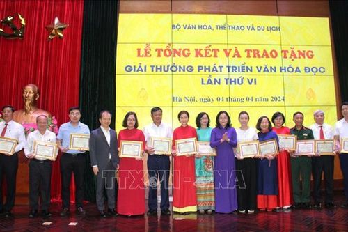 Tôn vinh những đóng góp không ngừng để phát triển văn hóa đọc