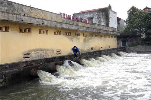 Hệ thống Bắc Hưng Hải đang oằn mình gánh hàng nghìn khối nước thải