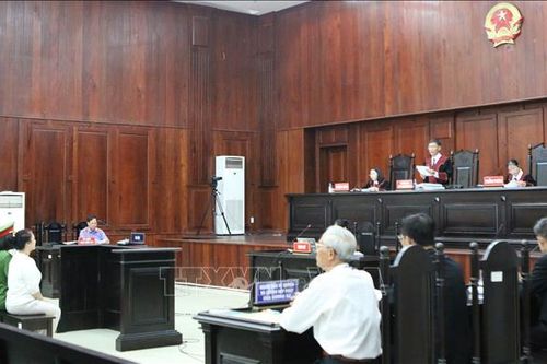 Bị cáo Nguyễn Phương Hằng được giảm mức án xuống còn 2 năm 9 tháng