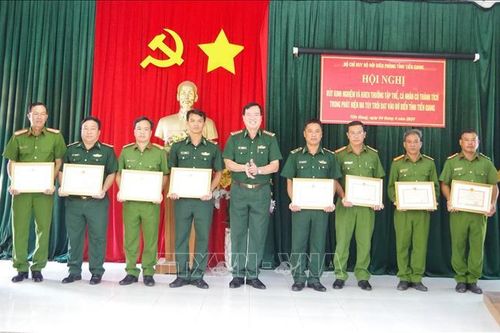 Khen thưởng thành tích phát hiện ma túy trôi dạt vào bờ biển