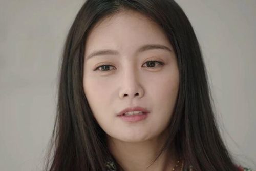 Nghe chị dâu kể hết sự tình về căn bệnh của mình, tôi mới hiểu thêm về người phụ nữ này và càng thương chị hơn