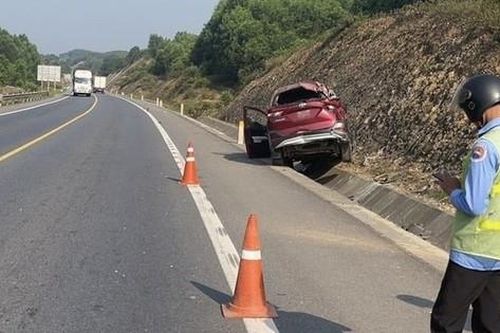 Chuyên gia ô tô nhận định về tình trạng xe liên tiếp nổ lốp trên cao tốc Cam Lộ - La Sơn
