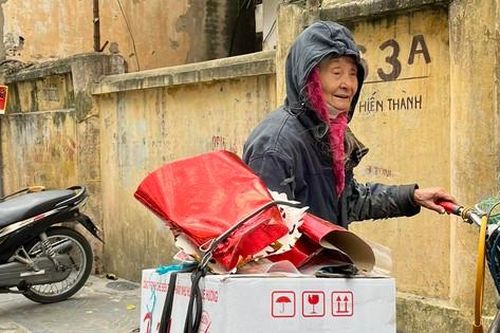 Bà lão 'ngày đi ăn xin, tối về biệt thự' đi nhặt rác rồi không thấy về