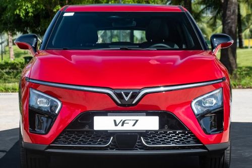 Bảng giá xe VinFast tháng 4/2024: VF 7 giá từ 850 triệu đồng bắt đầu giao đến khách hàng