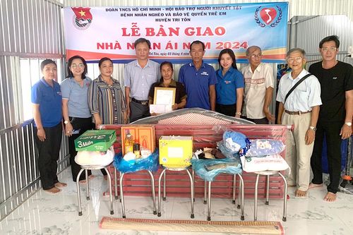 Huyện đoàn Tri Tôn trao nhà Nhân ái cho hộ Khmer khó khăn