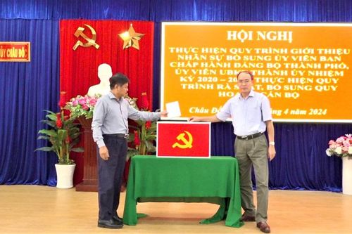 Thành ủy Châu Đốc thực hiện quy trình giới thiệu nhân sự bổ sung Ủy viên Ban chấp hành Đảng bộ thành phố