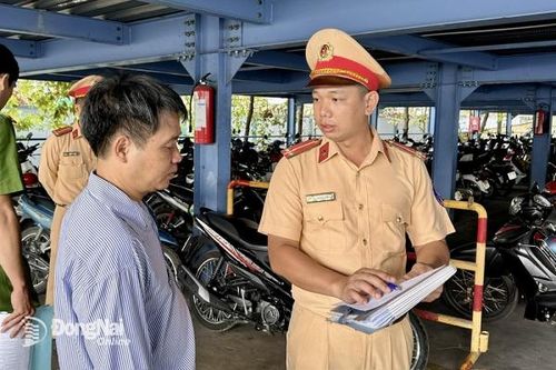 Kiểm tra hàng loạt bãi giữ xe của học sinh tại các trường học ở thành phố Biên Hòa