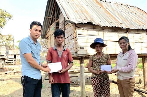 Chư A Thai: Kịp thời hỗ trợ gia đình bị cháy nhà