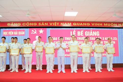 Học viện Hải quân: Bế giảng các khóa đào tạo cán bộ chính trị, cán bộ tàu