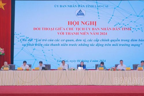 Chủ tịch UBND tỉnh đối thoại về vấn đề đảm bảo sự phát triển của thanh niên trước tác động trên môi trường mạng