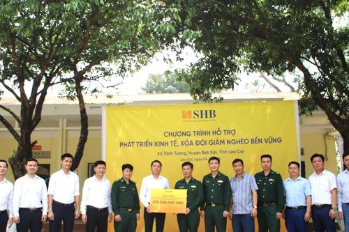 Ngân hàng SHB trao bò giống cho các hộ nghèo tại huyện Bát Xát