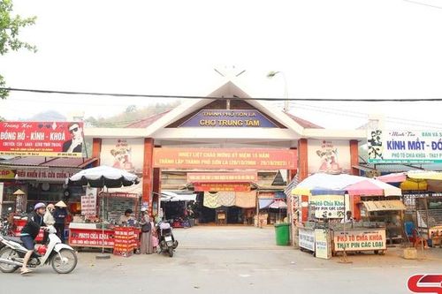 Chuyển đổi mô hình quản lý, khai thác chợ hiệu quả