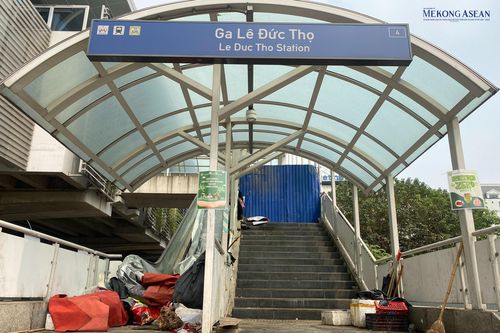 Rác thải tràn lan các nhà ga dọc tuyến metro Nhổn - Ga Hà Nội