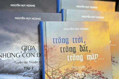 Sách của tiến sĩ văn học Nguyễn Huy Hoàng - Trái tim Việt thổn thức giữa trời Nga!