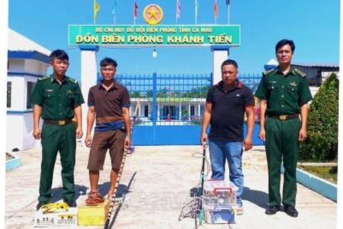 Đồn Biên phòng Khánh Tiến bắt giữ 2 phương tiện sử dụng kích điện khai thác thủy sản trái phép