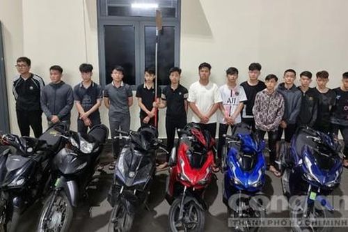 Đã xác định gần 30 thanh thiếu niên mang hung khí đuổi đánh nhau gây náo loạn
