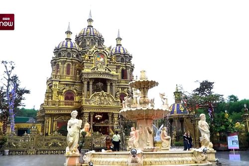 Khám phá lâu đài dát vàng gây sốt của 'đại gia đồng nát' ở Nghệ An