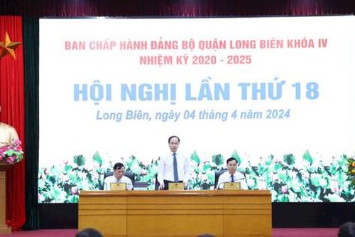 Quận Long Biên: Thi công cải tạo sửa chữa 6 vườn hoa