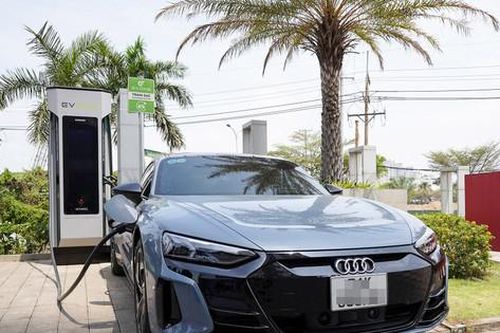 Hạ tầng dịch vụ trạm sạc xe điện nhiều tiềm năng phát triển