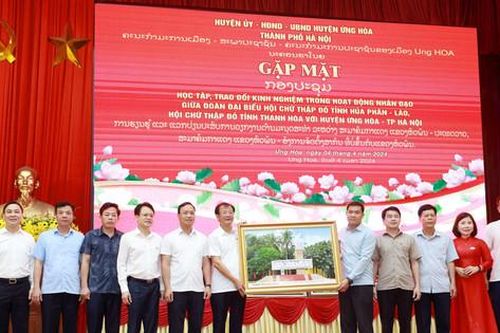 Hội Chữ thập đỏ tỉnh Thanh Hóa và tỉnh Hủa Phăn (Lào) làm việc tại huyện Ứng Hòa