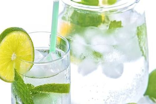 5 lợi ích của uống nước chanh ngày hè