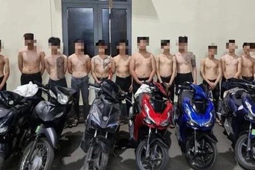 Truy bắt nhóm thanh thiếu niên vác dao đuổi đánh nhau náo loạn đường phố