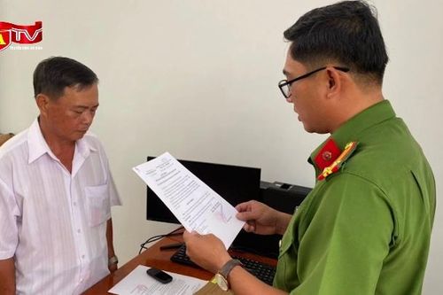 Chủ tịch xã câu kết với kế toán bỏ ngoài sổ sách hàng tỷ đồng tiền xây nhà tình nghĩa